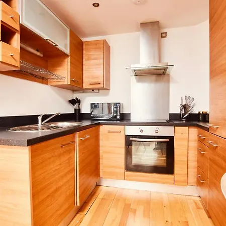 Deluxe Centre Free Parking River View Balcony *