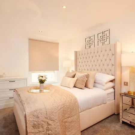 Deluxe Centre Free Parking River View Balcony * Leeds (West Yorkshire)