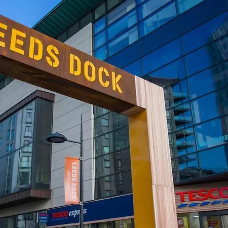 Deluxe Centre Free Parking River View Balcony * Leeds (West Yorkshire)