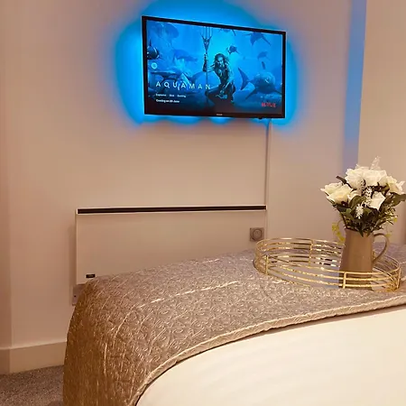 Deluxe Centre Free Parking River View Balcony