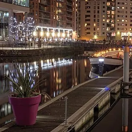 Апартаменты Deluxe Centre Free Parking River View Balcony