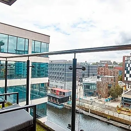 Deluxe Centre Free Parking River View Balcony Апартаменты *