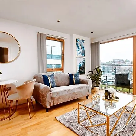 Deluxe Centre Free Parking River View Balcony *
