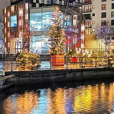 Deluxe Centre Free Parking River View Balcony Апартаменты