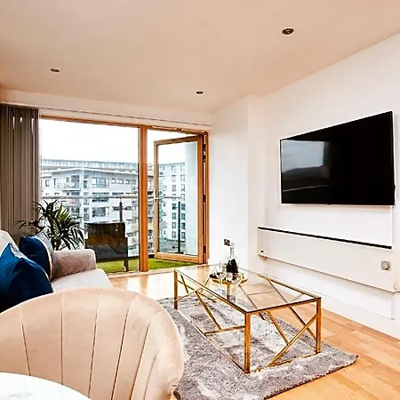 Апартаменты Deluxe Centre Free Parking River View Balcony