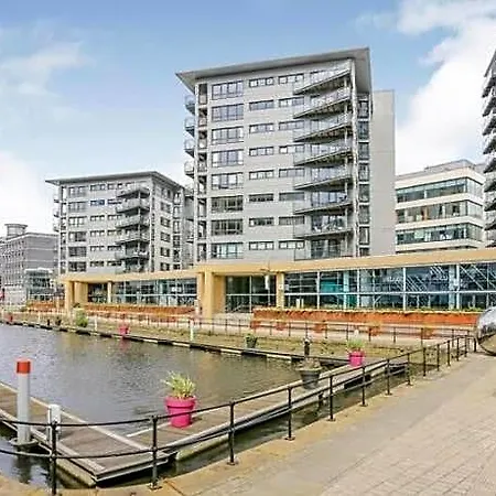 Апартаменты Deluxe Centre Free Parking River View Balcony