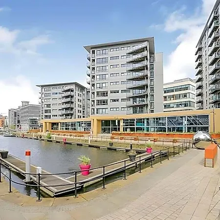 Deluxe Centre Free Parking River View Balcony