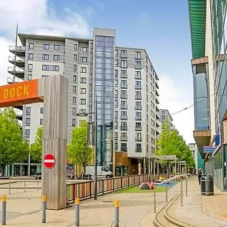 Апартаменты Deluxe Centre Free Parking River View Balcony *