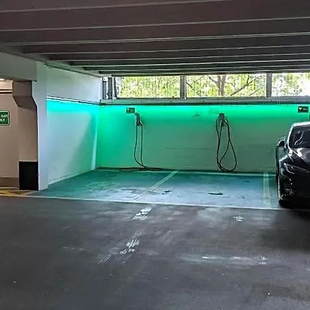 Апартаменты Deluxe Centre Free Parking River View Balcony