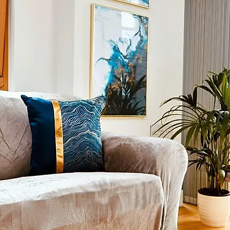 Апартаменты Deluxe Centre Free Parking River View Balcony
