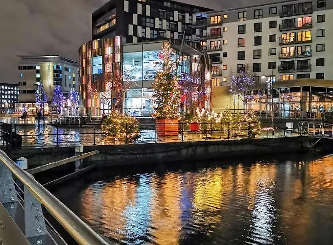 Deluxe Centre Free Parking River View Balcony * Leeds (West Yorkshire)