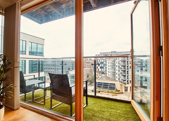 Deluxe Centre Free Parking River View Balcony