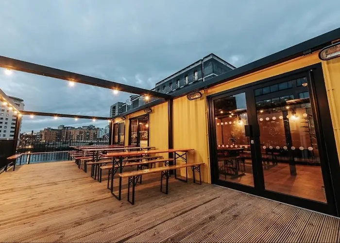 Deluxe Centre Free Parking River View Balcony