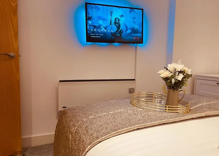 Deluxe Centre Free Parking River View Balcony