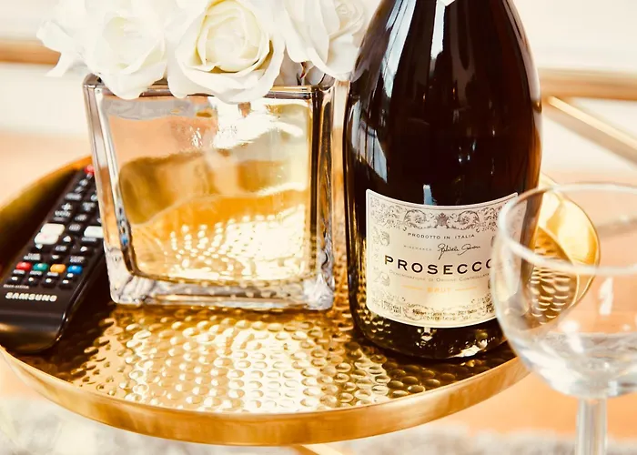 Deluxe Centre Free Parking River View Balcony *