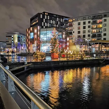 Deluxe Centre Free Parking River View Balcony * Leeds (West Yorkshire)