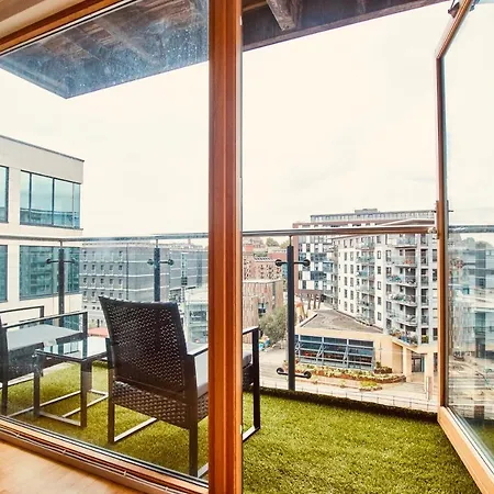 Deluxe Centre Free Parking River View Balcony