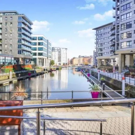 Apartment Deluxe Centre Free Parking River View Balcony *