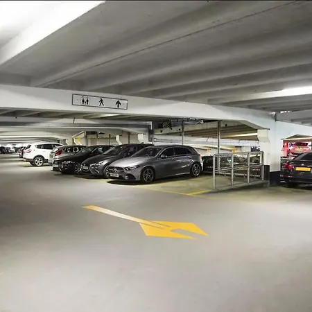 Apartment Deluxe Centre Free Parking River View Balcony Leeds (West Yorkshire)