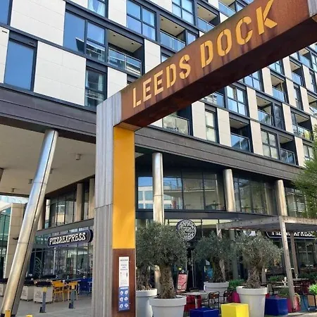 Apartment Deluxe Centre Free Parking River View Balcony *