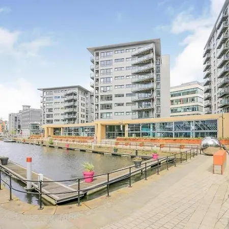 Apartment Deluxe Centre Free Parking River View Balcony Leeds (West Yorkshire)