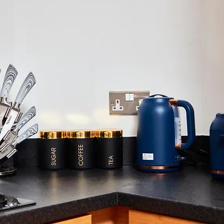 Deluxe Centre Free Parking River View Balcony * Leeds (West Yorkshire)