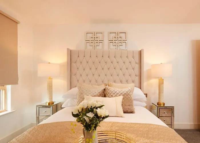 Deluxe Centre Free Parking River View Balcony * Leeds (West Yorkshire)