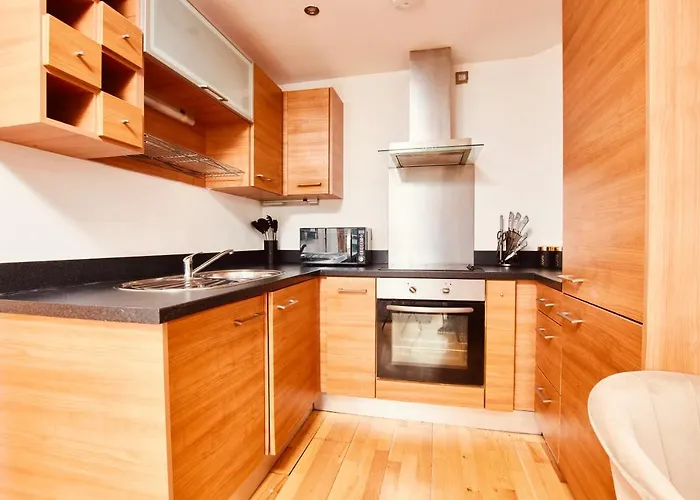 Deluxe Centre Free Parking River View Balcony *