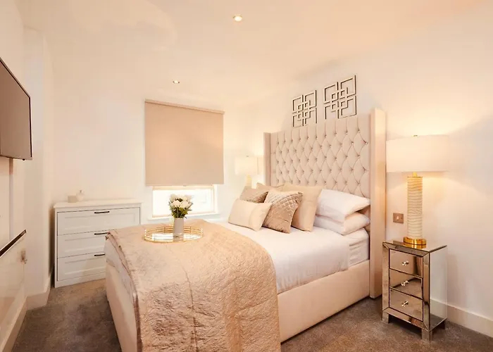 Deluxe Centre Free Parking River View Balcony * Leeds (West Yorkshire)