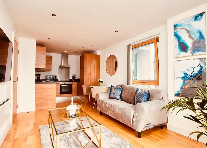 Deluxe Centre Free Parking River View Balcony Appartamento *